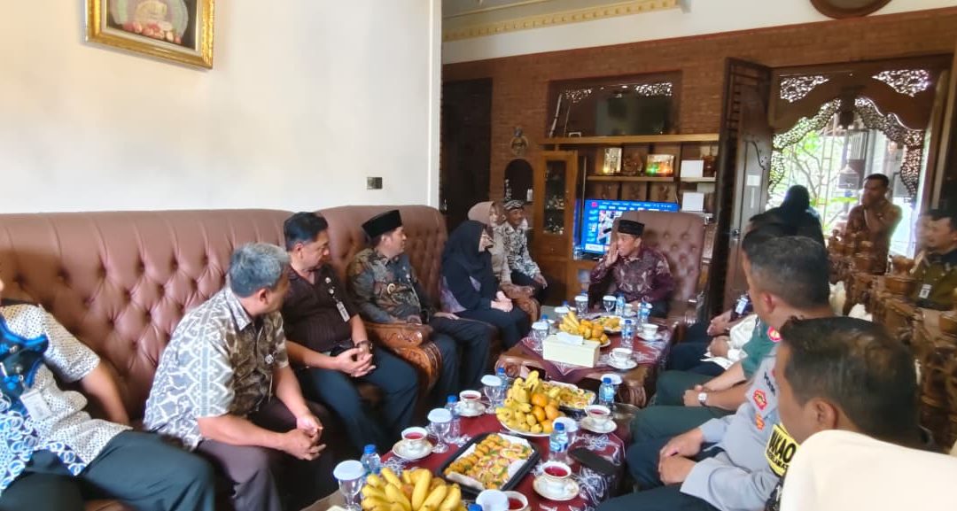 Menjaga Tradisi Hari Jadi, Bupati dan Forkompinda Sambangi Kediaman Para Kepala Daerah Terdahulu